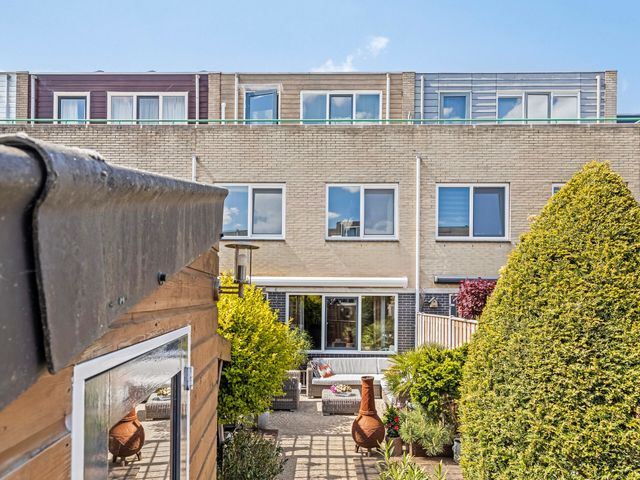 Guurtje Riemenshof 9, Leiden