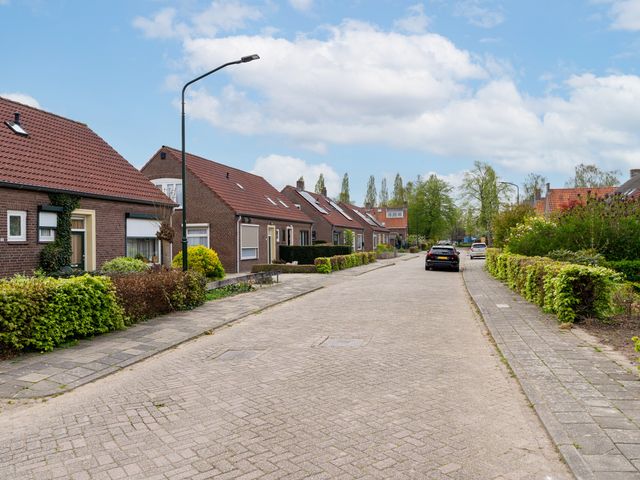 Fabriciusstraat 16, Almkerk