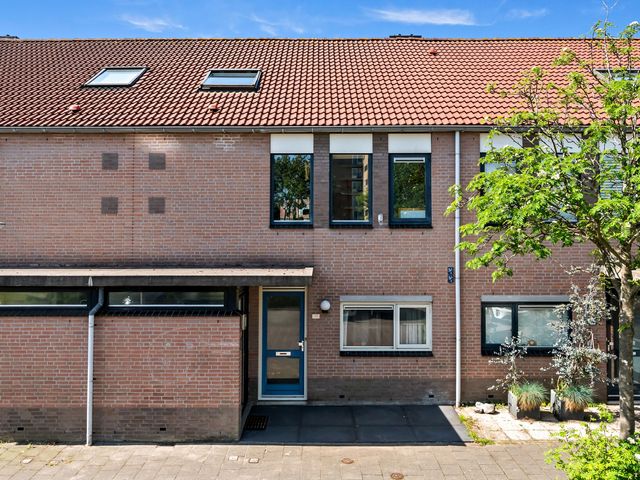 Kaasjeskruid 37, Den Hoorn