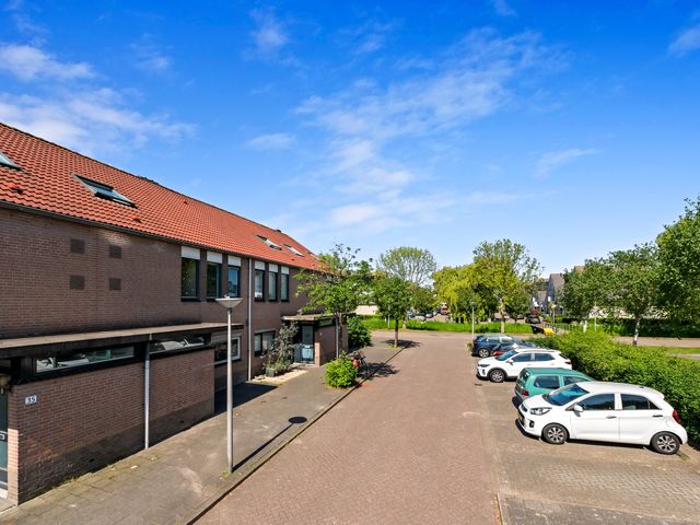 Kaasjeskruid 37, Den Hoorn