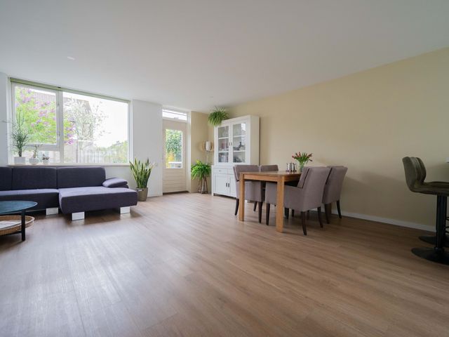 Johanna Naberstraat 2, Heemskerk