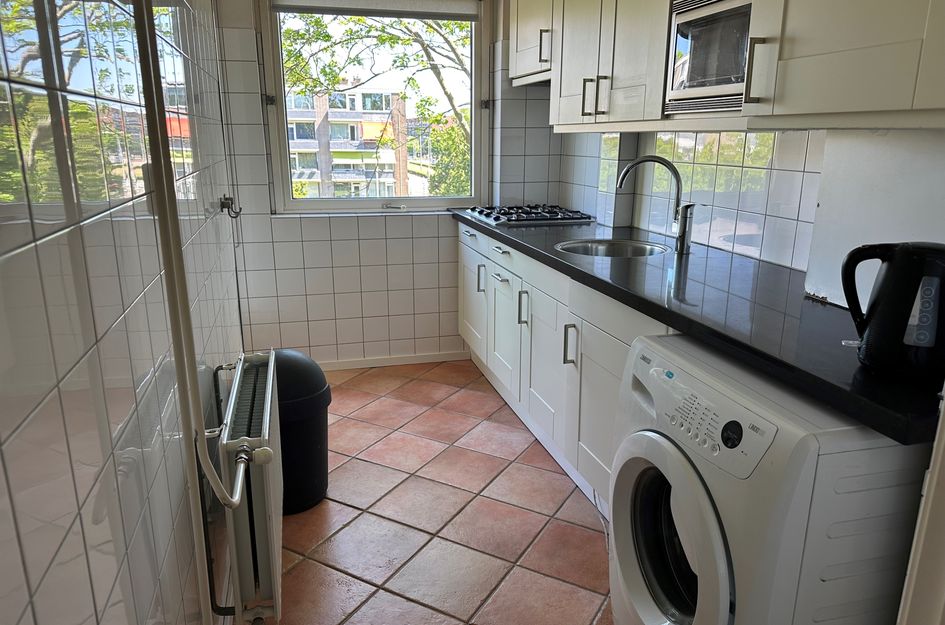 Van Leeuwenstraat 128