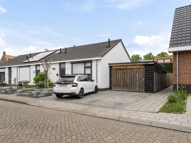Bos 30, Stavenisse