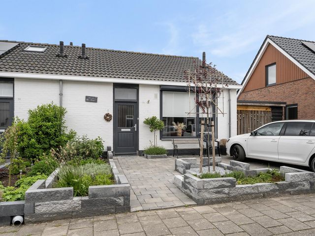 Bos 30, Stavenisse