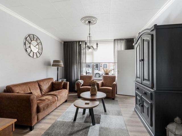 Bos 30, Stavenisse