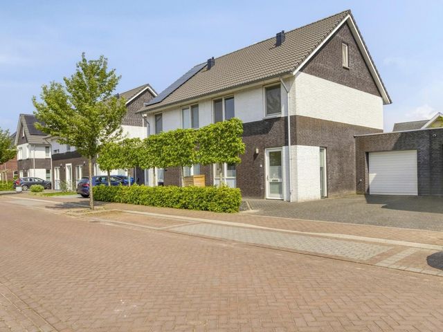 Kamille 32, Boxmeer