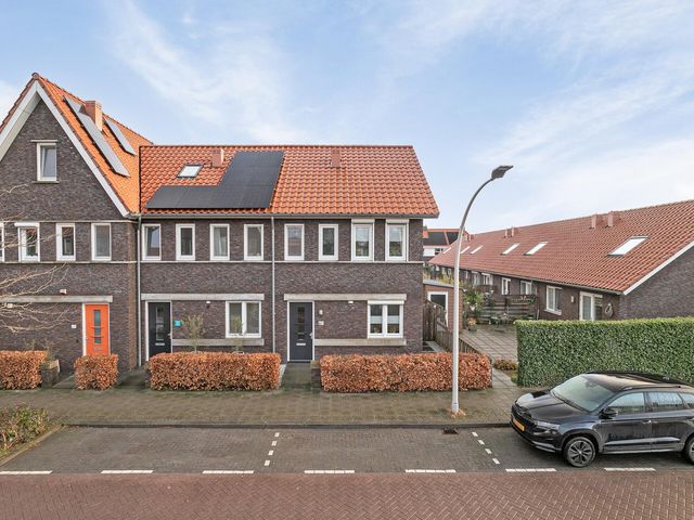 Julianastraat 33, Strijen