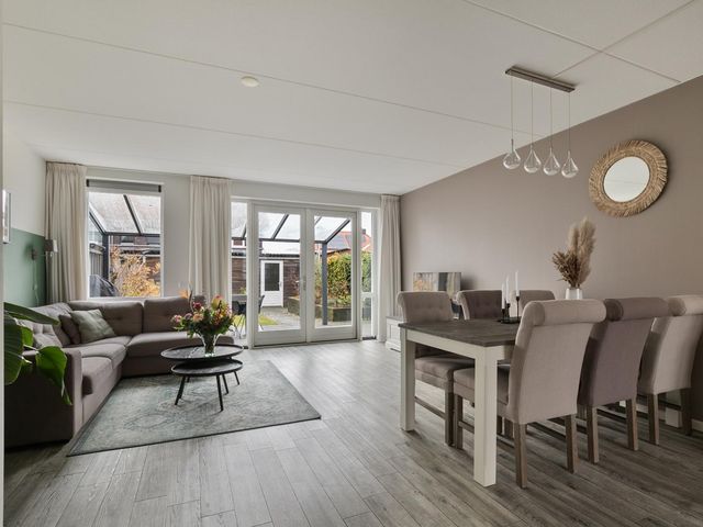 Julianastraat 33, Strijen