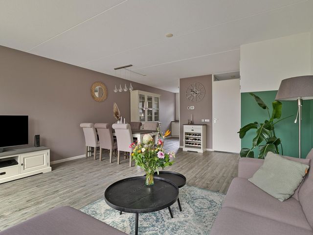 Julianastraat 33, Strijen