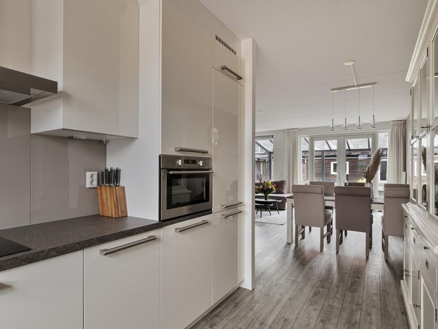 Julianastraat 33, Strijen