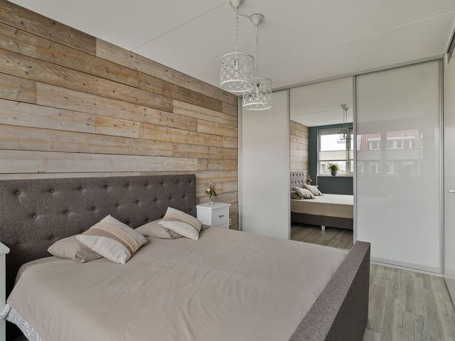 Julianastraat 33, Strijen