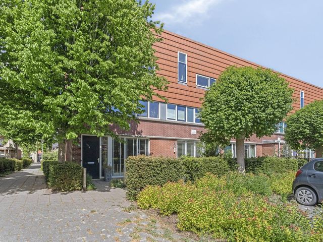 Schoffel 24, Warmenhuizen