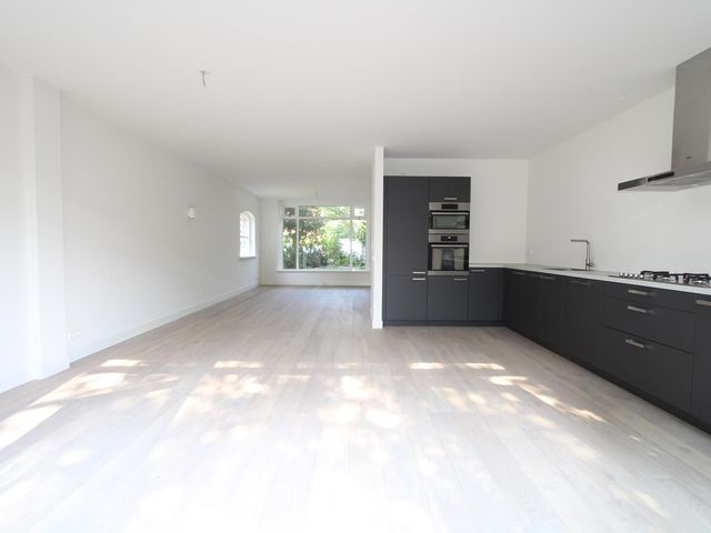 Jonkheer H.A. van Karnebeeklaan 32, Amstelveen