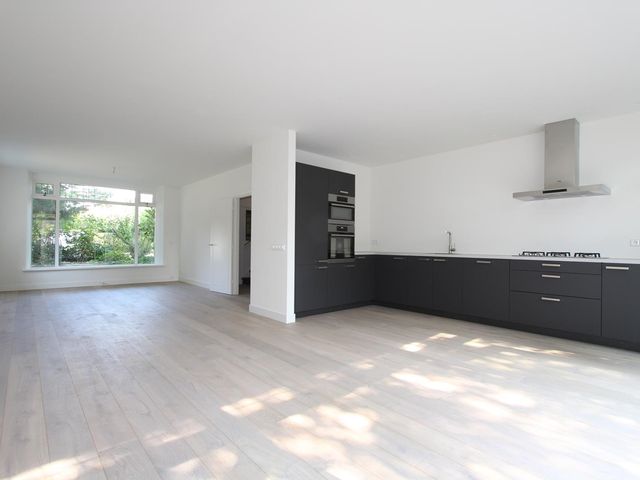 Jonkheer H.A. van Karnebeeklaan 32, Amstelveen