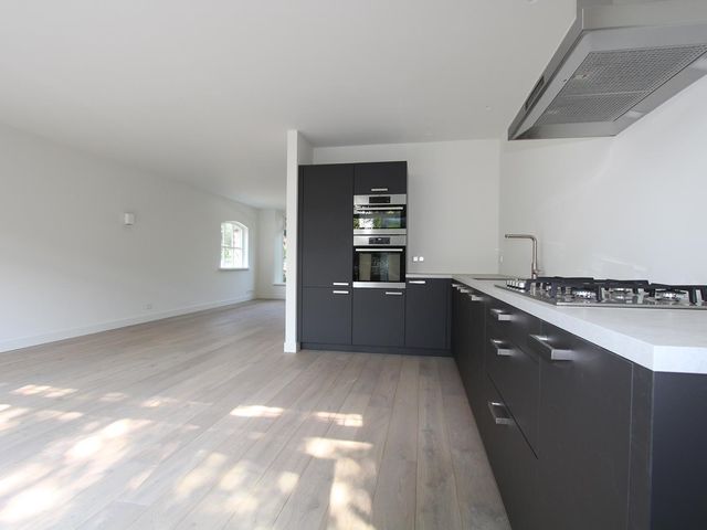 Jonkheer H.A. van Karnebeeklaan 32, Amstelveen