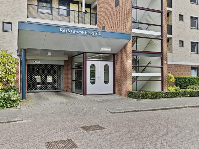 Serenadelaan 103, Barendrecht