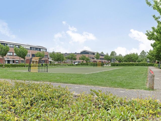 Serenadelaan 103, Barendrecht