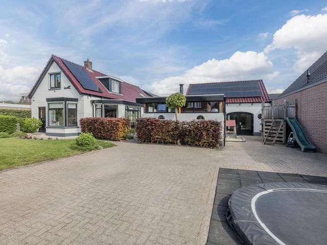 De Vos van Steenwijklaan 13, Hoogeveen
