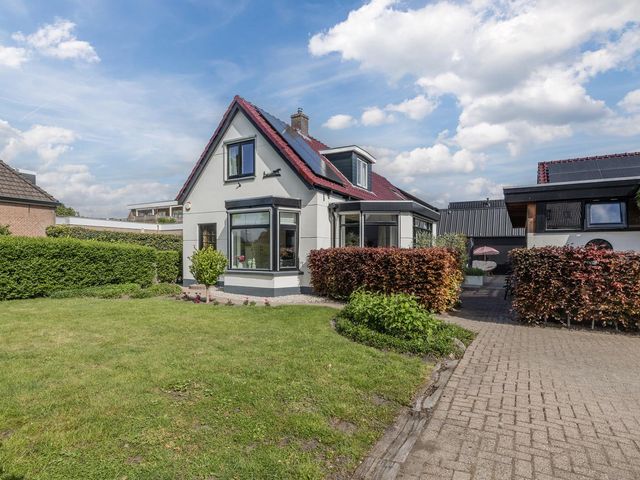 De Vos van Steenwijklaan 13, Hoogeveen