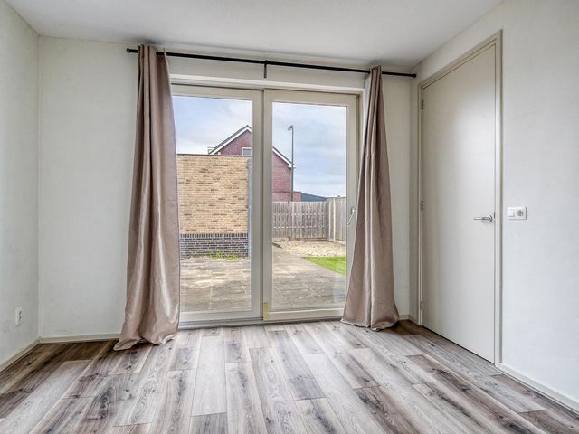 Dokter Bernhardistraat 16, Stavenisse