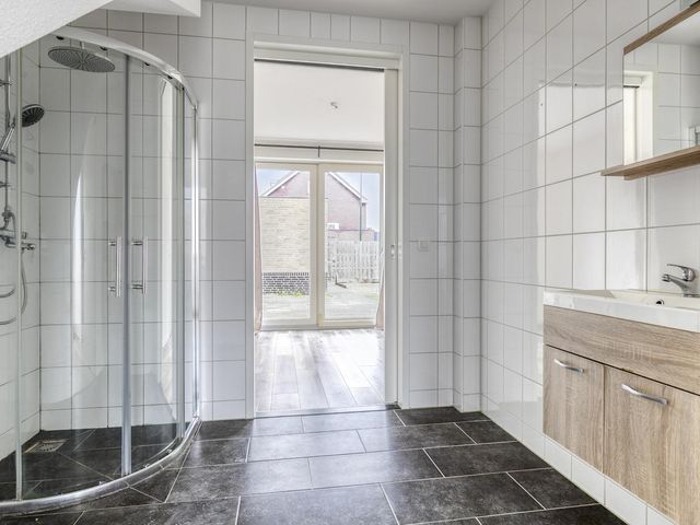 Dokter Bernhardistraat 16, Stavenisse