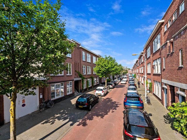 Rhododendronstraat 147, 'S-Gravenhage