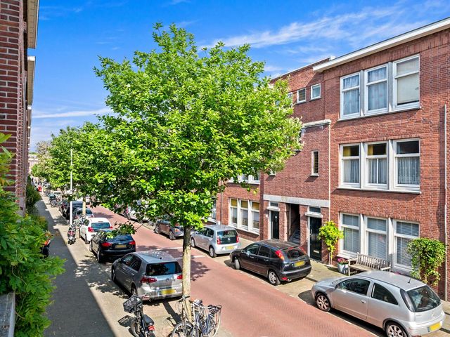 Rhododendronstraat 147, 'S-Gravenhage
