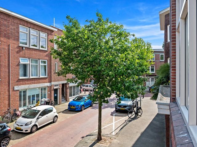 Rhododendronstraat 147, 'S-Gravenhage