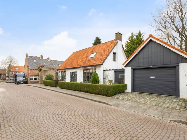 Kalkboei 1, Sluis