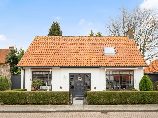 Kalkboei 1, Sluis