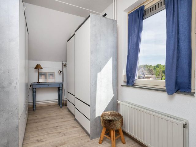 Hondsbroek 74, Born