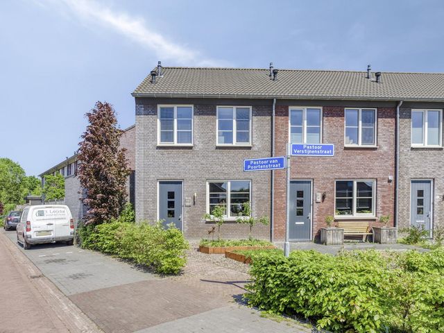 Pastoor Verstijnenstraat 4, Haghorst