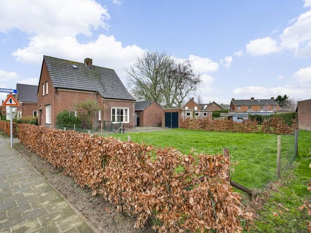 Burg. Greijmansstraat 12, Nederweert