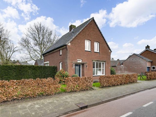Burg. Greijmansstraat 12, Nederweert