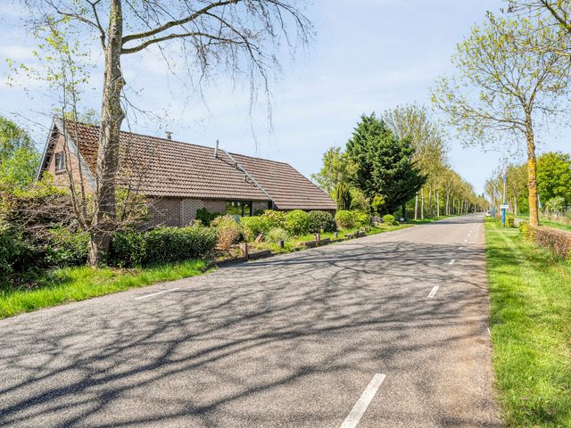 Zwarte Dijk 44, Lutten