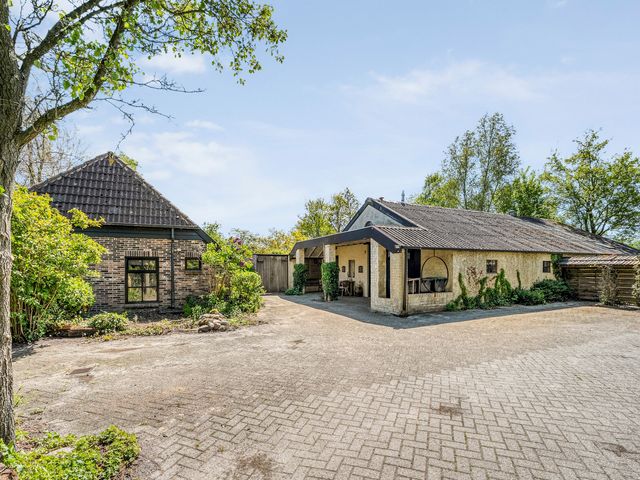 Zwarte Dijk 44, Lutten
