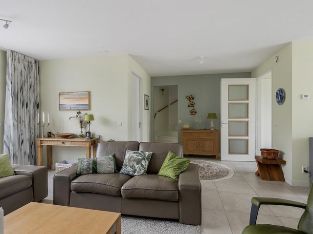 Dilt 30b, Tholen