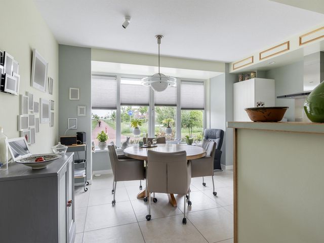 Dilt 30b, Tholen