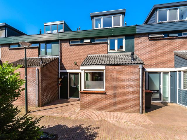 Botter 111, Hoorn