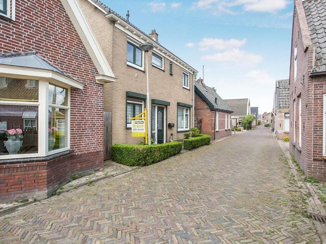 Pastoor Gielenstraat 18, Lutjebroek