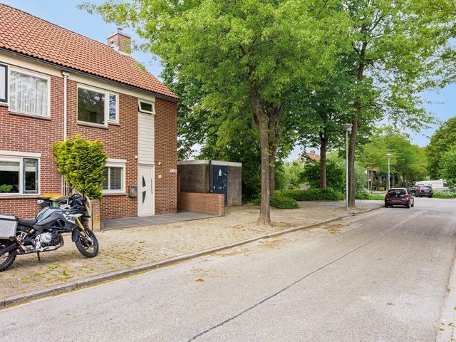 Hoefijzer 76, Zwaag