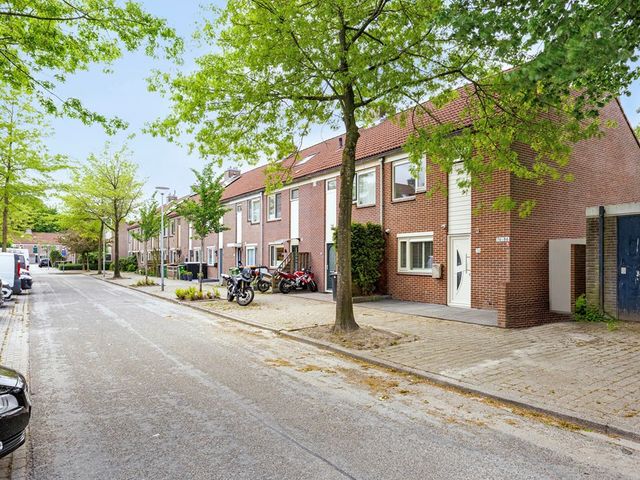 Hoefijzer 76, Zwaag