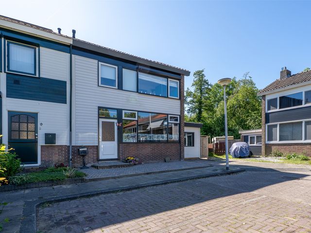 Reigerplein 8, Spijkenisse