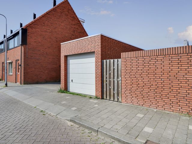 Bisschop Janssensstraat 18, Tilburg