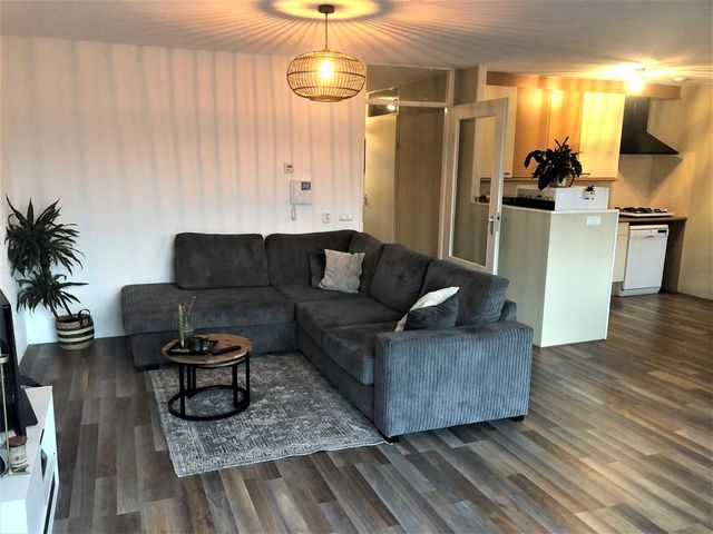 Regelhaalder 78, Warmenhuizen