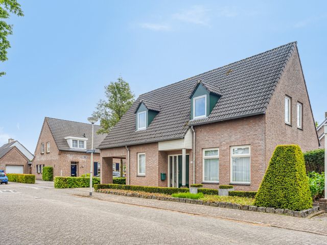 Klompenmaker 32, Oost West En Middelbeers