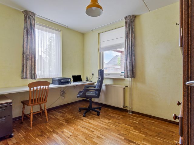 Klompenmaker 32, Oost West En Middelbeers