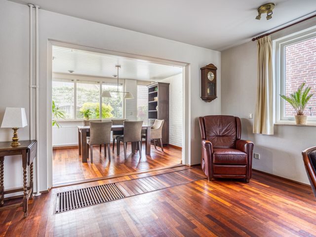 Klompenmaker 32, Oost West En Middelbeers
