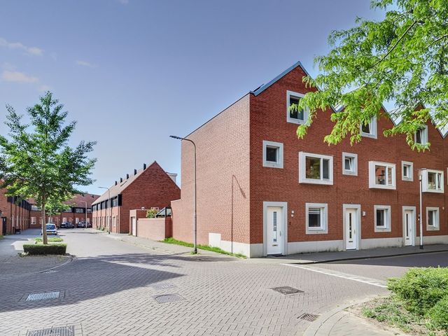 Bisschop Janssensstraat 18, Tilburg