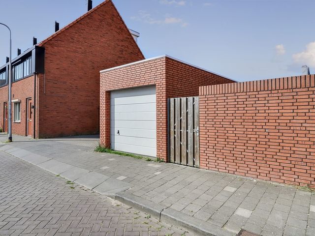 Bisschop Janssensstraat 18, Tilburg